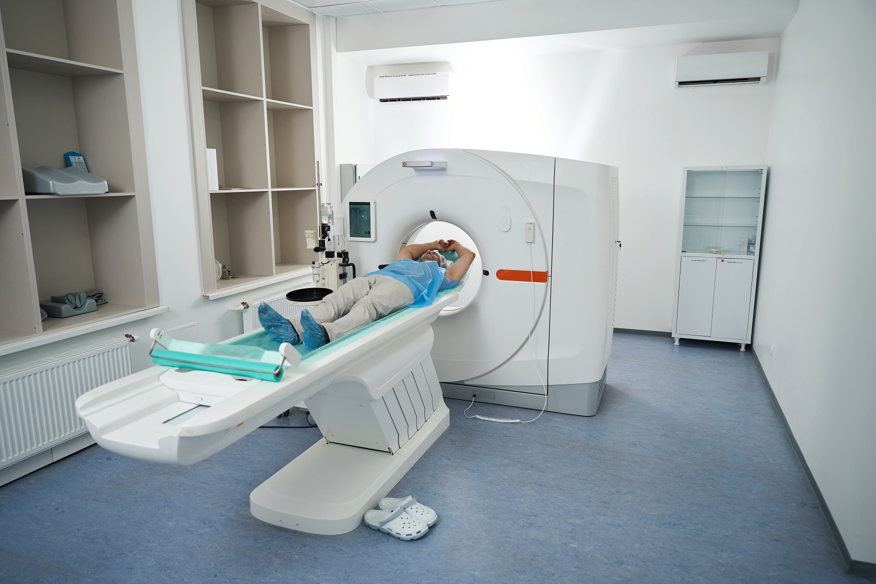 man in the tomography room